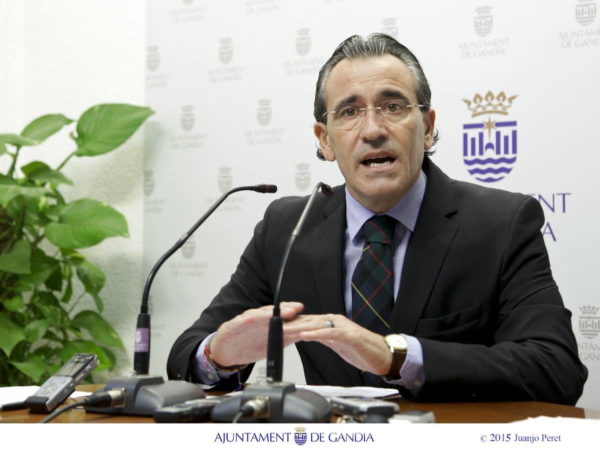 Torró abandona el Ayuntamiento de Gandia