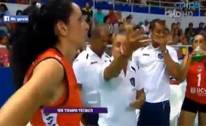 La pelea entre una jugadora española y su entrenadora de Voleibol.