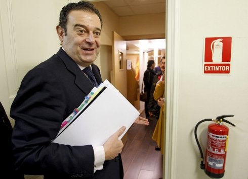 El exvicepresidente de la Generalitat Gerardo Camps tras un pleno del Consell. . :: efe