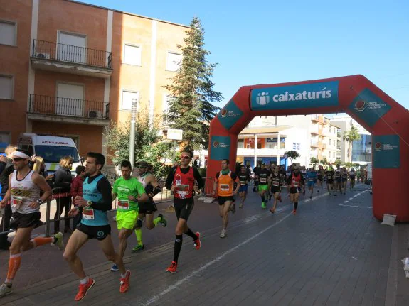 Éxito de participación en la prueba de atletismo celebrada el domingo. :: enrique mora fortaña