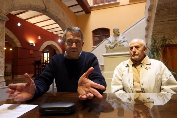 El presidente del Círculo, Gerardo Stübing, y el vicepresidente, Nassio Bayarri. :: j. monzó