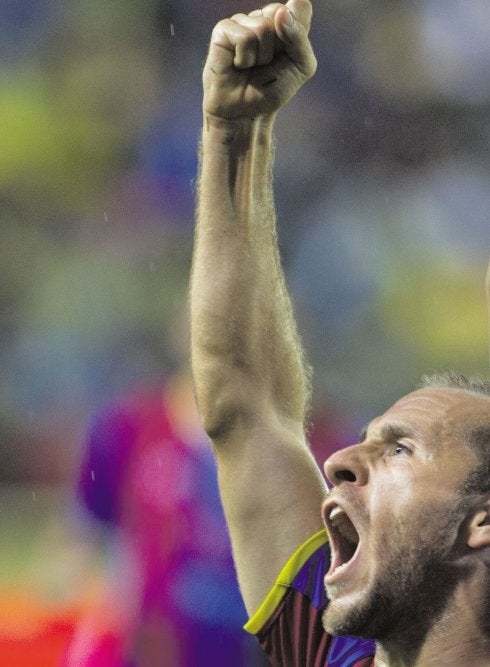 Juanlu celebra uno de los goles que marcó en su etapa con el Levante.