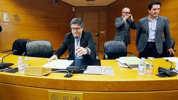 Rita Barberá no comparece y Les Corts estudia las medidas a tomar