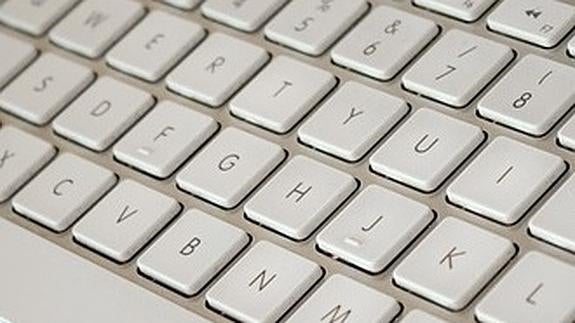 ¿Por qué existen guiones con relieve en la F y la J del teclado?