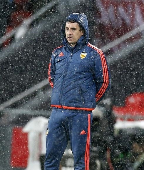 Neville durante el partido ante el Athletic en San Mamés.