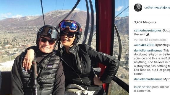 Michael Douglas y Catherine Zeta-Jones, en la nieve tras las alarmantes noticias sobre la salud del actor