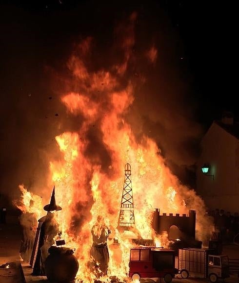 Pamís quemó su falla la noche de San José.