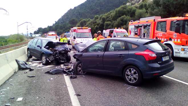 Dos heridos graves y otro leve en un choque frontal en la N-332 entre Tavernes y Xeraco