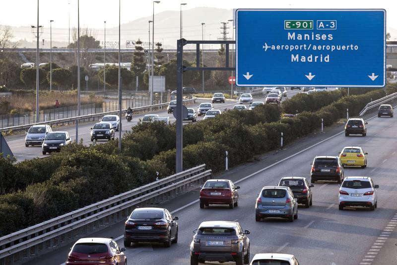 La operación salida comienza con retenciones en Valencia