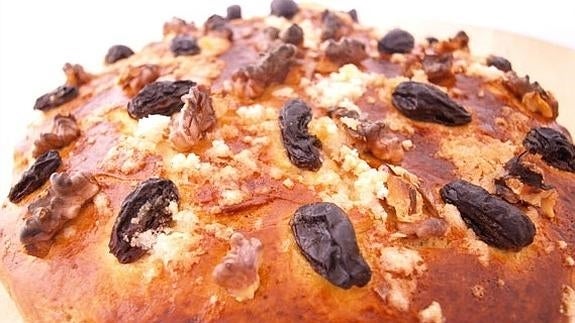 Receta de coca de pasas y nueces, paso a paso