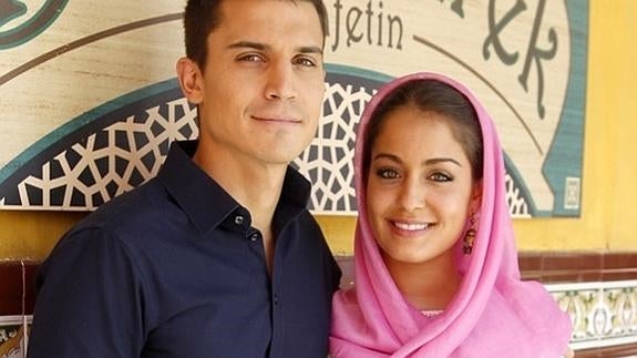 Álex González e Hiba Abouk, protagonistas de 'El Príncipe'.