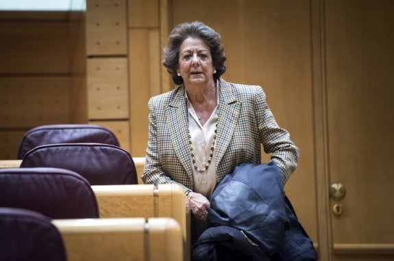 La exalcaldesa de Valencia Rita Barberá, ayer en el pleno del Senado. :: efe