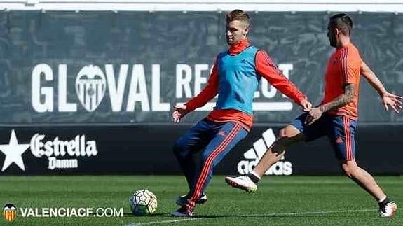 Mustafi y Alcácer ejercitándose antes de viajar a Las Palmas.