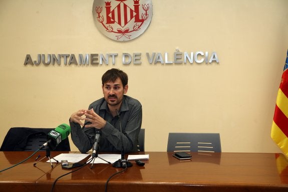 Sergi Campillo, durante su comparecencia ayer tras la junta de gobierno. :: lp