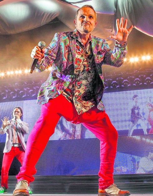 Bosé, durante un concierto en Sevilla.