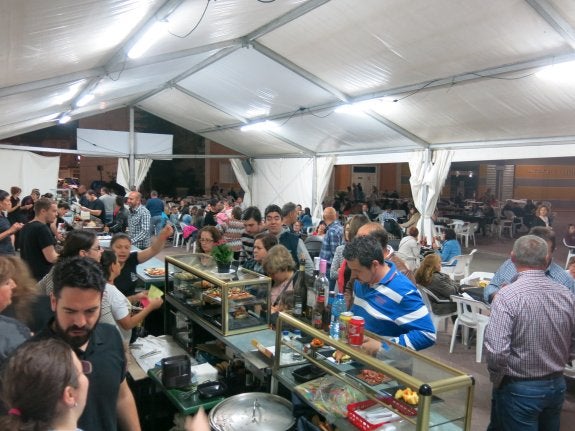 Asistentes a la Ruta de la Tapa de Turís. :: lp