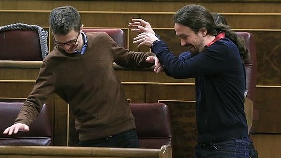 Iglesias y Errejón, en el Congreso.