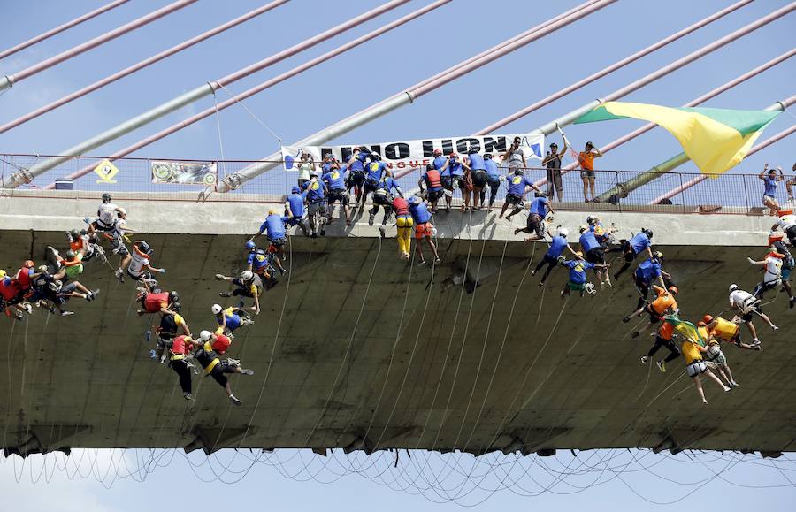 Un montón de colgados