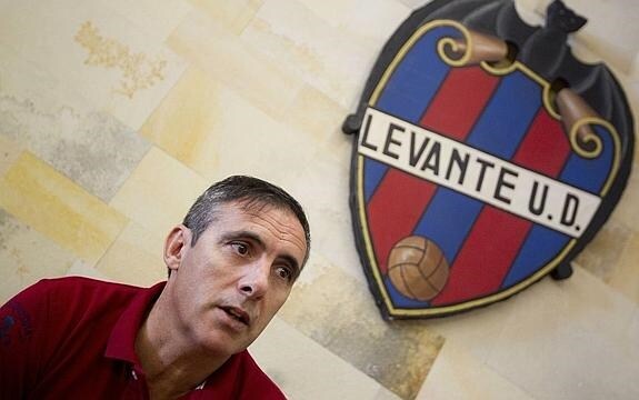 Manolo Salvador se marcha del Levante