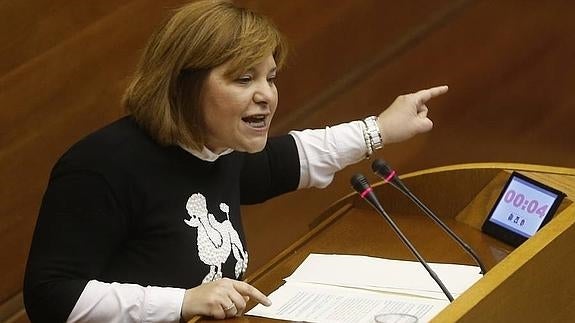 Isabel Bonig, durante su intervención de hoy en la sesión de control de Les Corts.