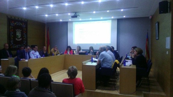 Un momento del pleno celebrado ayer tarde en Godella. :: lp