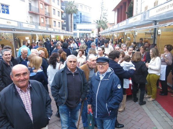 Asistentes a la feria. :: lp