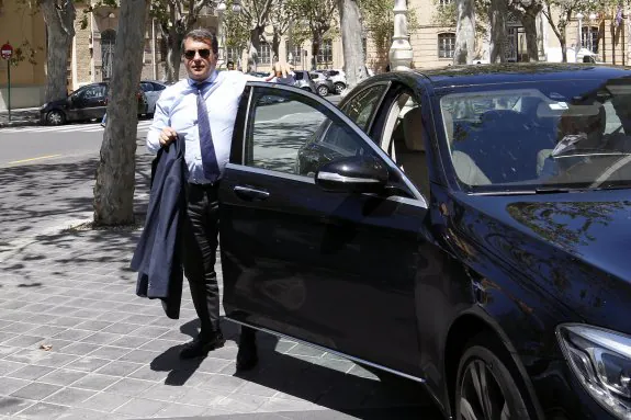 Joan Laporta a su llegada al hotel Westin para reunirse con Peter Lim.