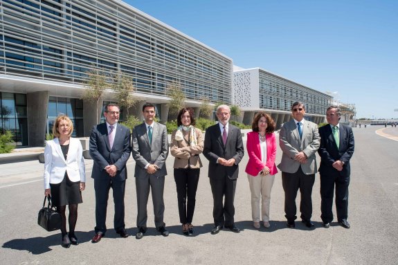 Elena Tejedor y los rectores de las universidades. :: LP