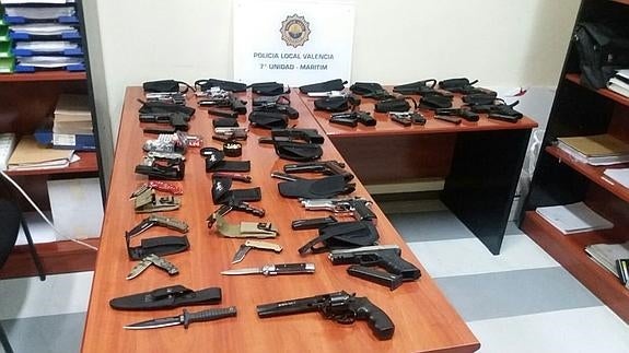 Decomisadas 18 armas a un hombre que se encontraba disparando en un solar del Marítimo