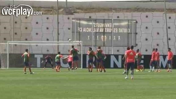 El Valencia y el filial entrenan juntos en Paterna.