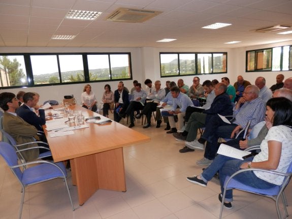 Un momento de la junta general del Consorcio de Aguas que se celebró ayer en Xàbia. :: R. González