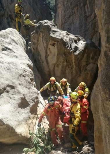 Los bomberos encuentran muerto al escalador accidentado en Buñol