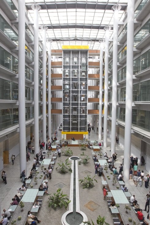 Cuerpo central del edificio de la Ciudad de la Justicia de Valencia.