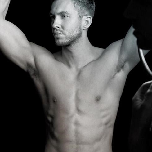Calvin Harris se desnuda para Armani
