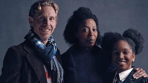 Ron (Paul Thornley), Hermione (Noma Dumezweni) y Rose Granger-Weasley (Cherrelle Skeete).