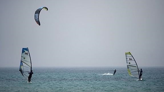 Los deportes de vela, desterrados del Saler al Perellonet