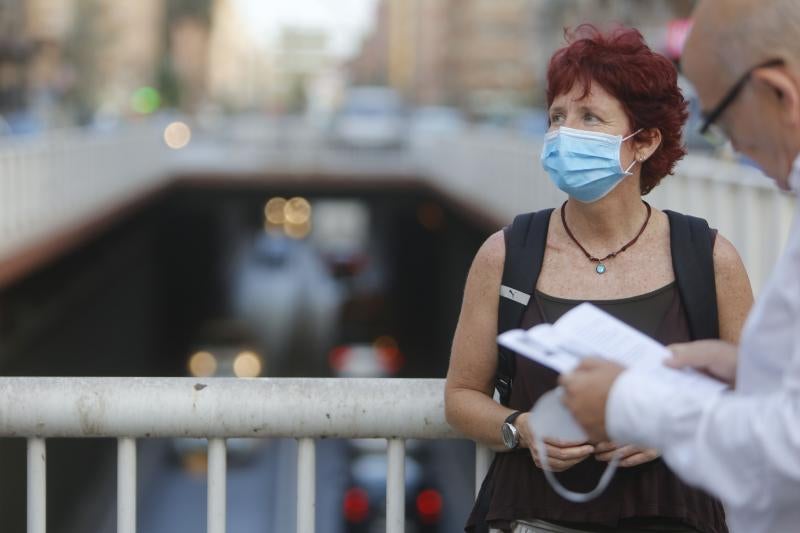 Con mascarillas por la polución del túnel de Pérez Galdós