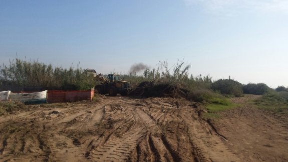 Fomento y Costas multarán al Marenostrum por dañar dunas y mover tierras sin autorización