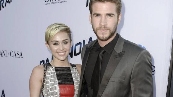 Miley Cyrus y Liam Hemsworth, en una foto de archivo de 2013.