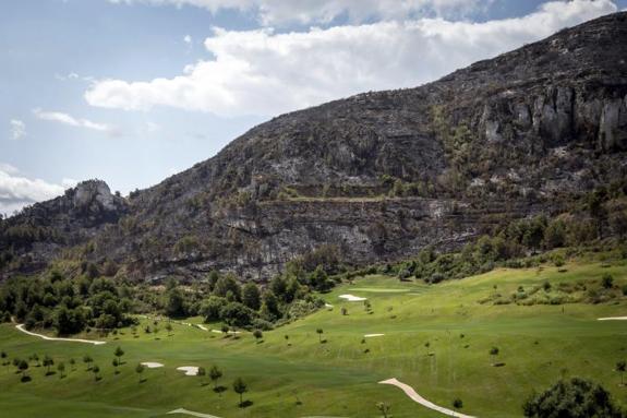 Imagen de cómo ha quedado la montaña en Carcaixent.