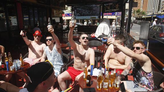 Un grupo de británicos, esta mañana en Benidorm.