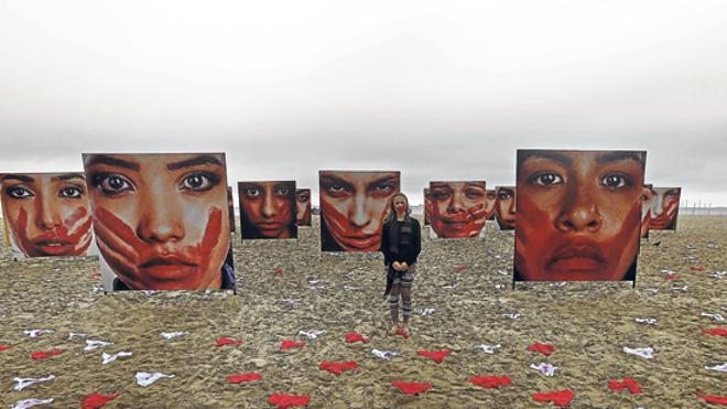 En junio se llenó de bragas y fotos de modelos que protestaban por la brutal violación de varios hombres a una cría en Río de Janeiro.