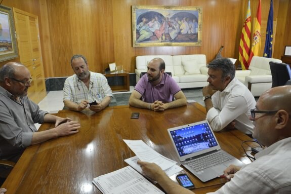 Reunión entre el Consorcio de Aguas Teulada Benitatxell y Amjasa, en Xàbia. :: lp