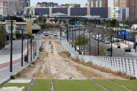 La plataforma de la línea 2 de metro. :: jesús signes