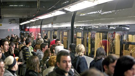 Servicio especial de Metrovalencia hasta las 02 horas por el castillo piromusical el 9 de julio en Valencia