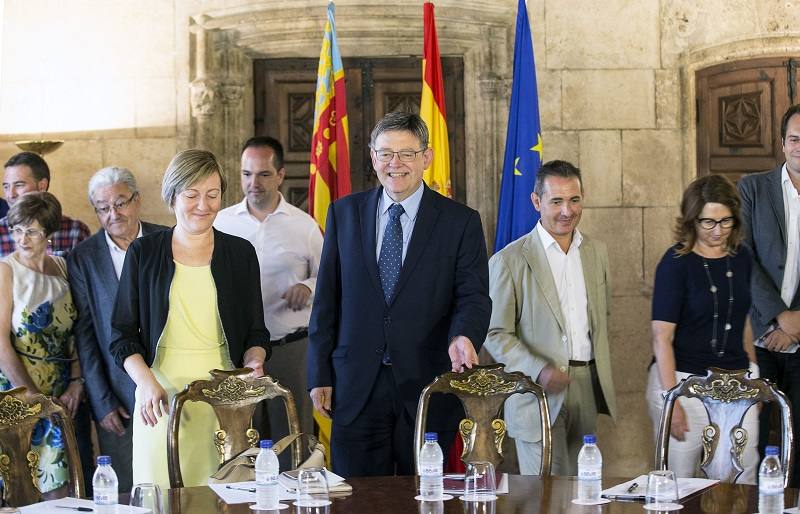 El presidente Ximo Puig se reúne con los alcaldes de los municipios de la línea C-3. 