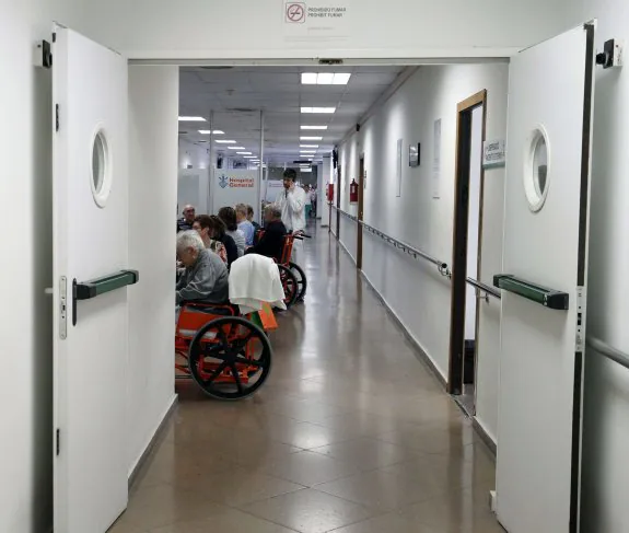 Pacientes en espera en urgencias de un hospital. :: irene marsilla