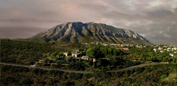 Una vista panorámica del parque natural del Montgó en la que se muestra la grandeza de este paraje natural protegido. :: tino calvo