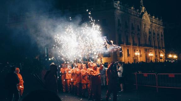 El Correfoc recorrió el centro de Valencia.
