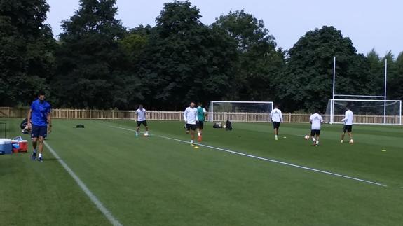 Parejo, entrenando con el resto de sus compañeros.